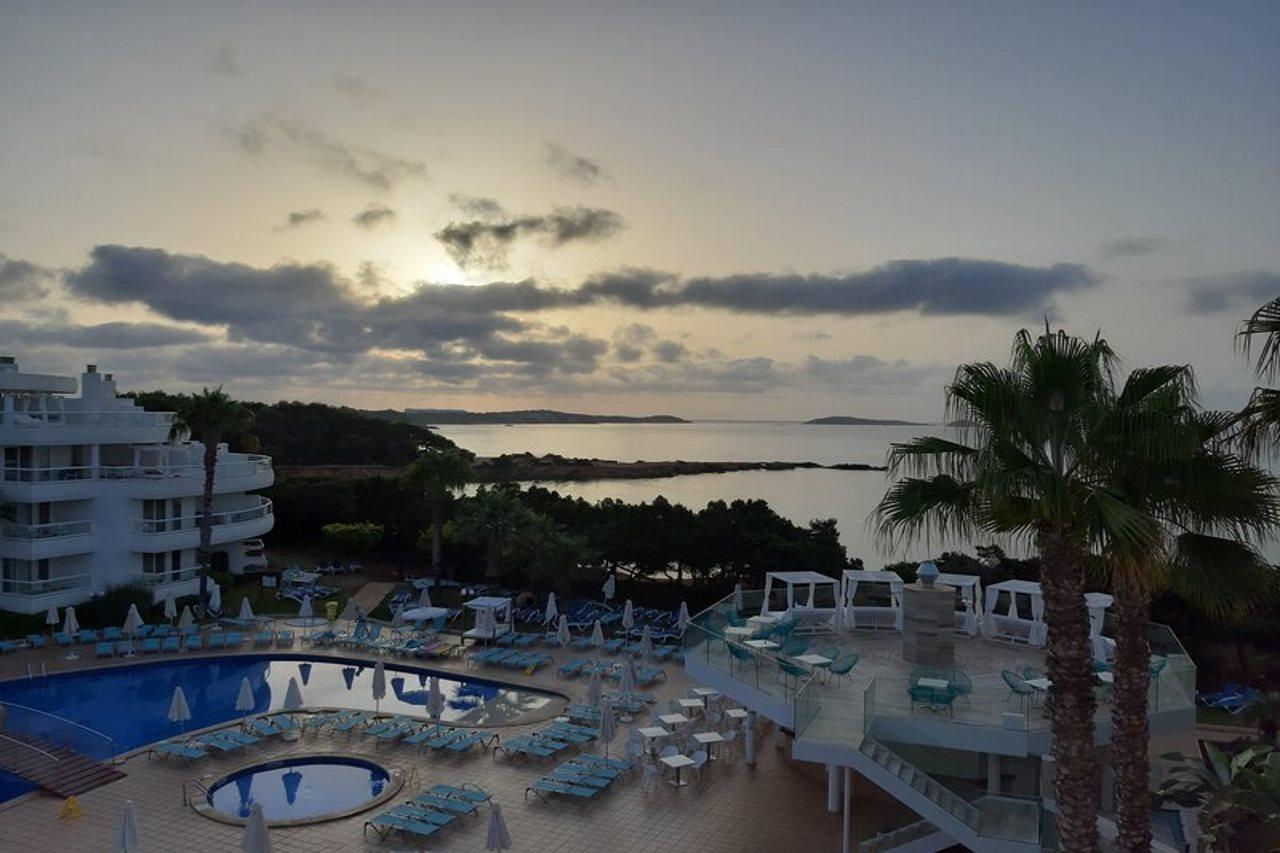 Aparthotel Tropic Garden Santa Eularia des Riu Eksteriør bilde